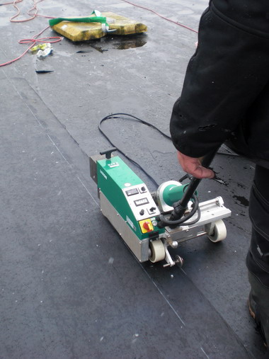 Automat sudura membrane PVC si bituminoase